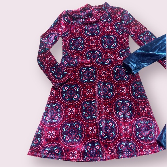 Set Of Two Vintage Toddler Velvet Dresses With Paisley Lace Ribbon Detail Size 5 - Picture 2 of 16